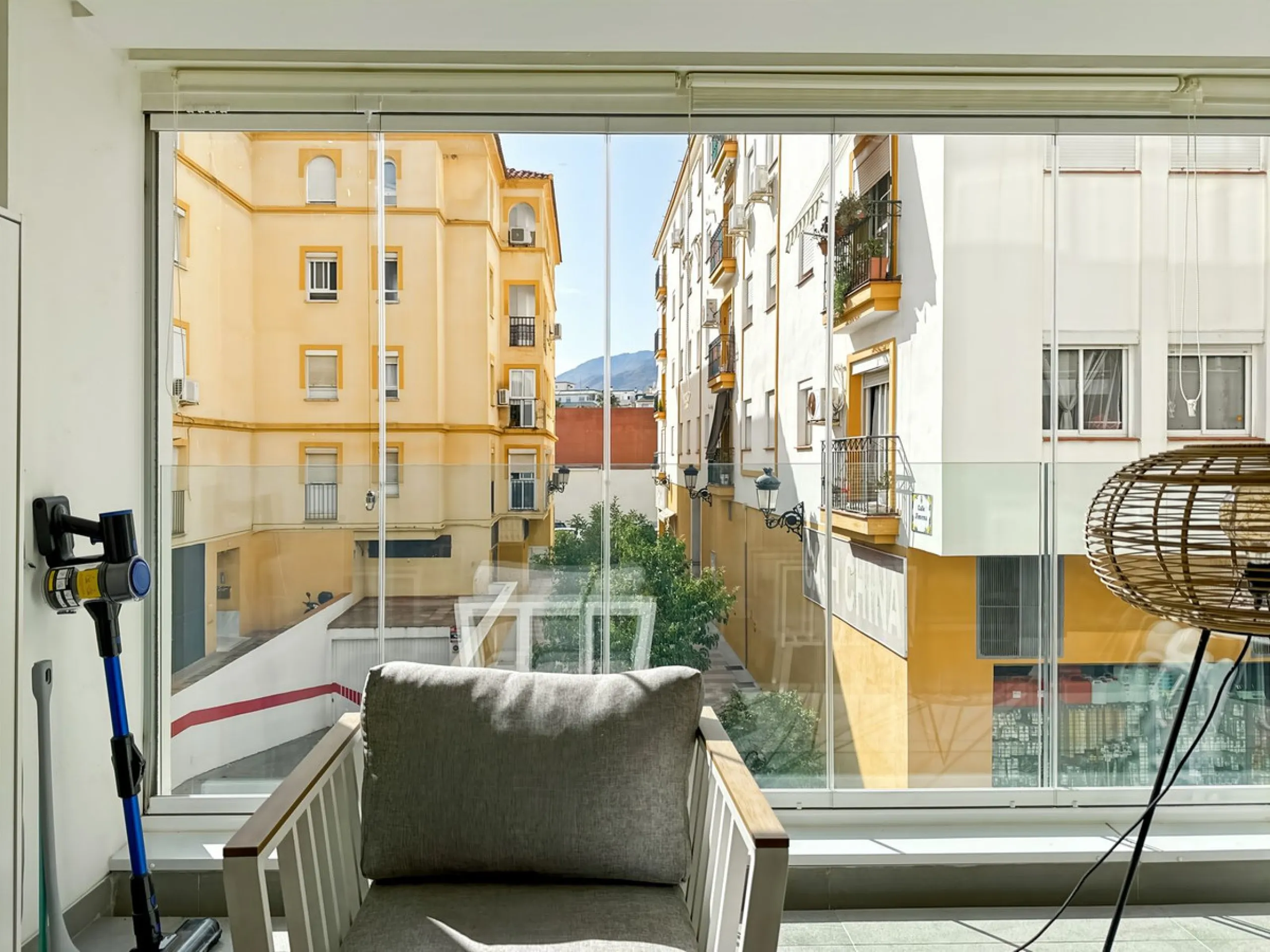 Right in the heart of Estepona's promenade, just across the endless blue of the Mediterranean, lies a home that's not just seen — it's felt. A place where every sunrise brings a sense of peace, where modern design and warmth blend in perfect harmony. This