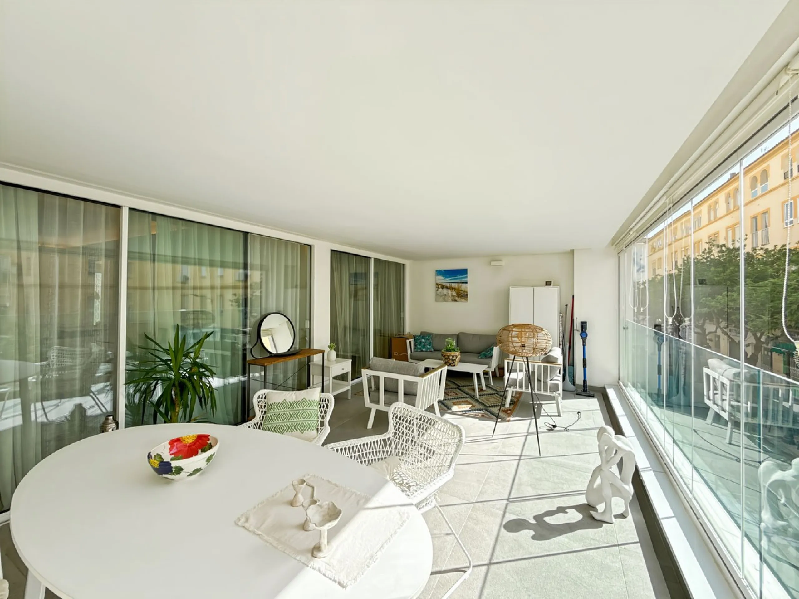 Right in the heart of Estepona's promenade, just across the endless blue of the Mediterranean, lies a home that's not just seen — it's felt. A place where every sunrise brings a sense of peace, where modern design and warmth blend in perfect harmony. This