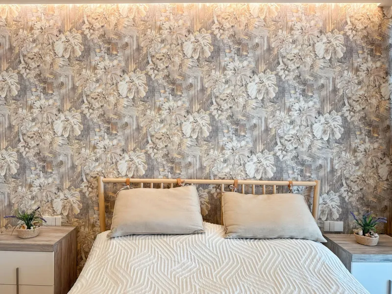 Right in the heart of Estepona's promenade, just across the endless blue of the Mediterranean, lies a home that's not just seen — it's felt. A place where every sunrise brings a sense of peace, where modern design and warmth blend in perfect harmony. This