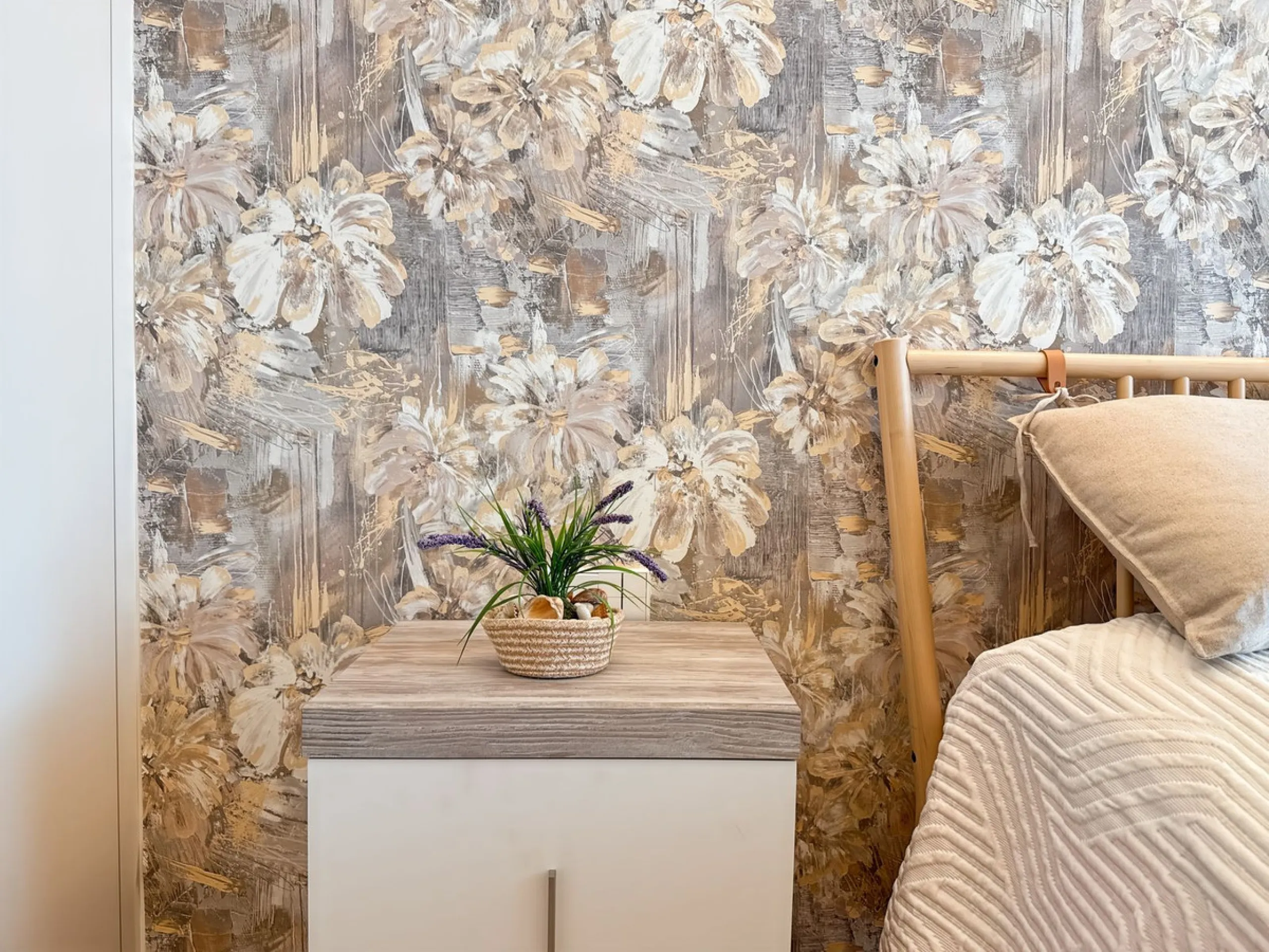 Right in the heart of Estepona's promenade, just across the endless blue of the Mediterranean, lies a home that's not just seen — it's felt. A place where every sunrise brings a sense of peace, where modern design and warmth blend in perfect harmony. This