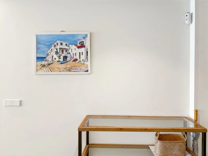 Right in the heart of Estepona's promenade, just across the endless blue of the Mediterranean, lies a home that's not just seen — it's felt. A place where every sunrise brings a sense of peace, where modern design and warmth blend in perfect harmony. This