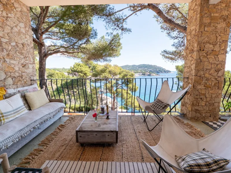 Apartamento exclusivo en primera línea de mar con terraza panorámica en Calella de Palafrugell
