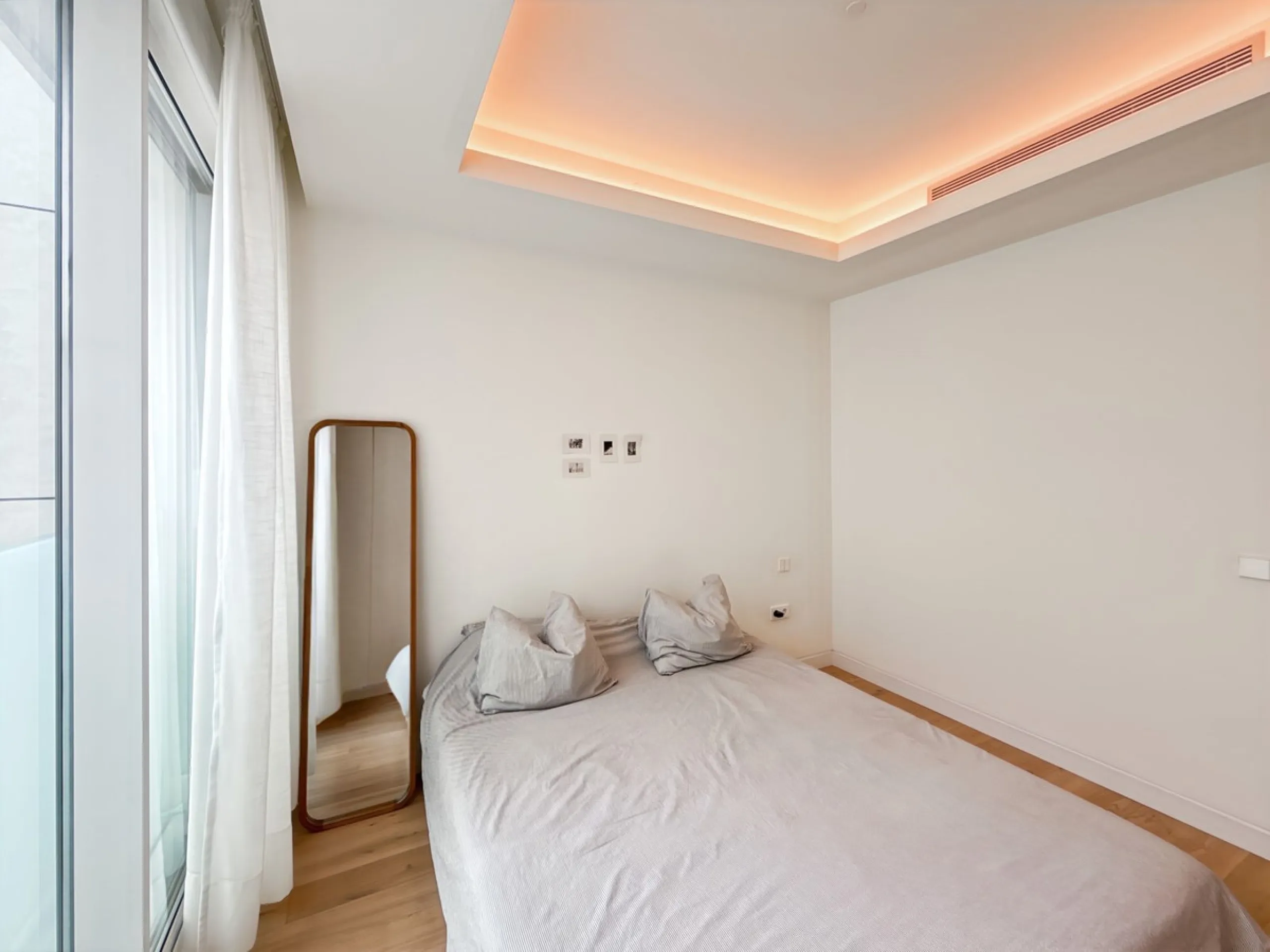 Right in the heart of Estepona's promenade, just across the endless blue of the Mediterranean, lies a home that's not just seen — it's felt. A place where every sunrise brings a sense of peace, where modern design and warmth blend in perfect harmony. This