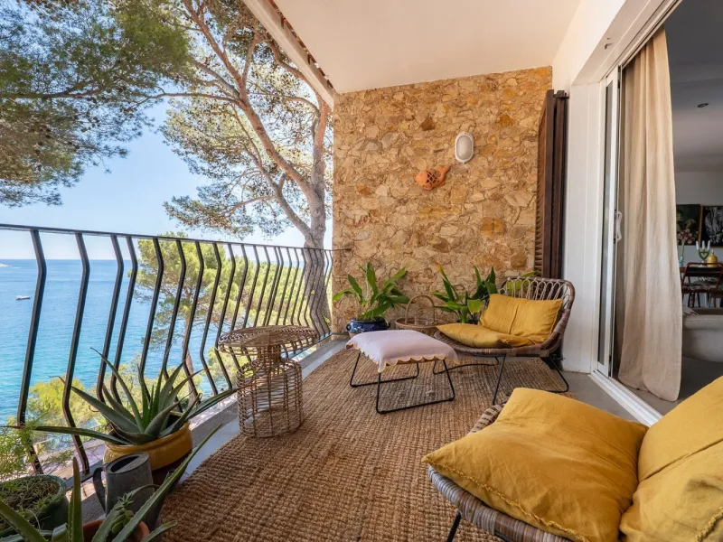 Apartamento exclusivo en primera línea de mar con terraza panorámica en Calella de Palafrugell