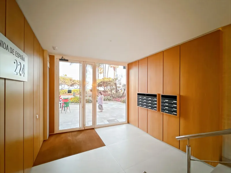 Right in the heart of Estepona's promenade, just across the endless blue of the Mediterranean, lies a home that's not just seen — it's felt. A place where every sunrise brings a sense of peace, where modern design and warmth blend in perfect harmony. This