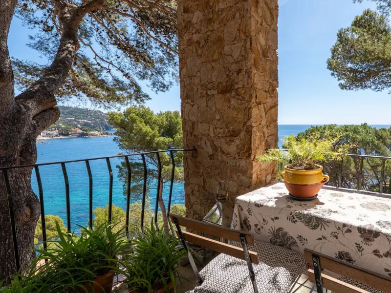 Apartamento exclusivo en primera línea de mar con terraza panorámica en Calella de Palafrugell