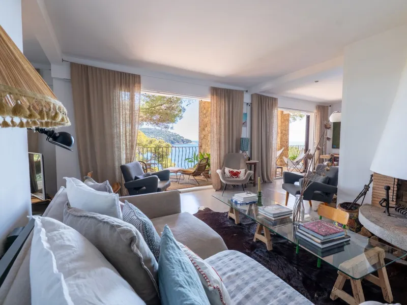 Apartamento exclusivo en primera línea de mar con terraza panorámica en Calella de Palafrugell