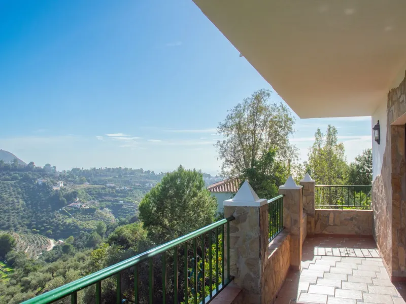 Charming Country Villa with Two Independent Homes, Private Pools & Stunning Views – Frigiliana