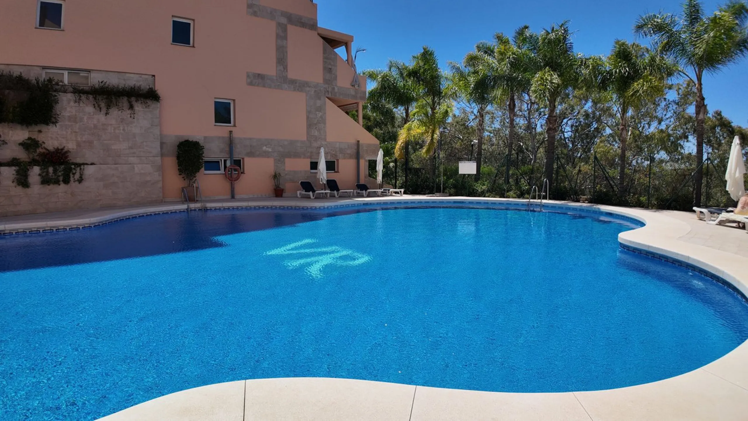 Traumwohnung in Nueva Andalucia: Privatsphäre, Komfort und Ruhe