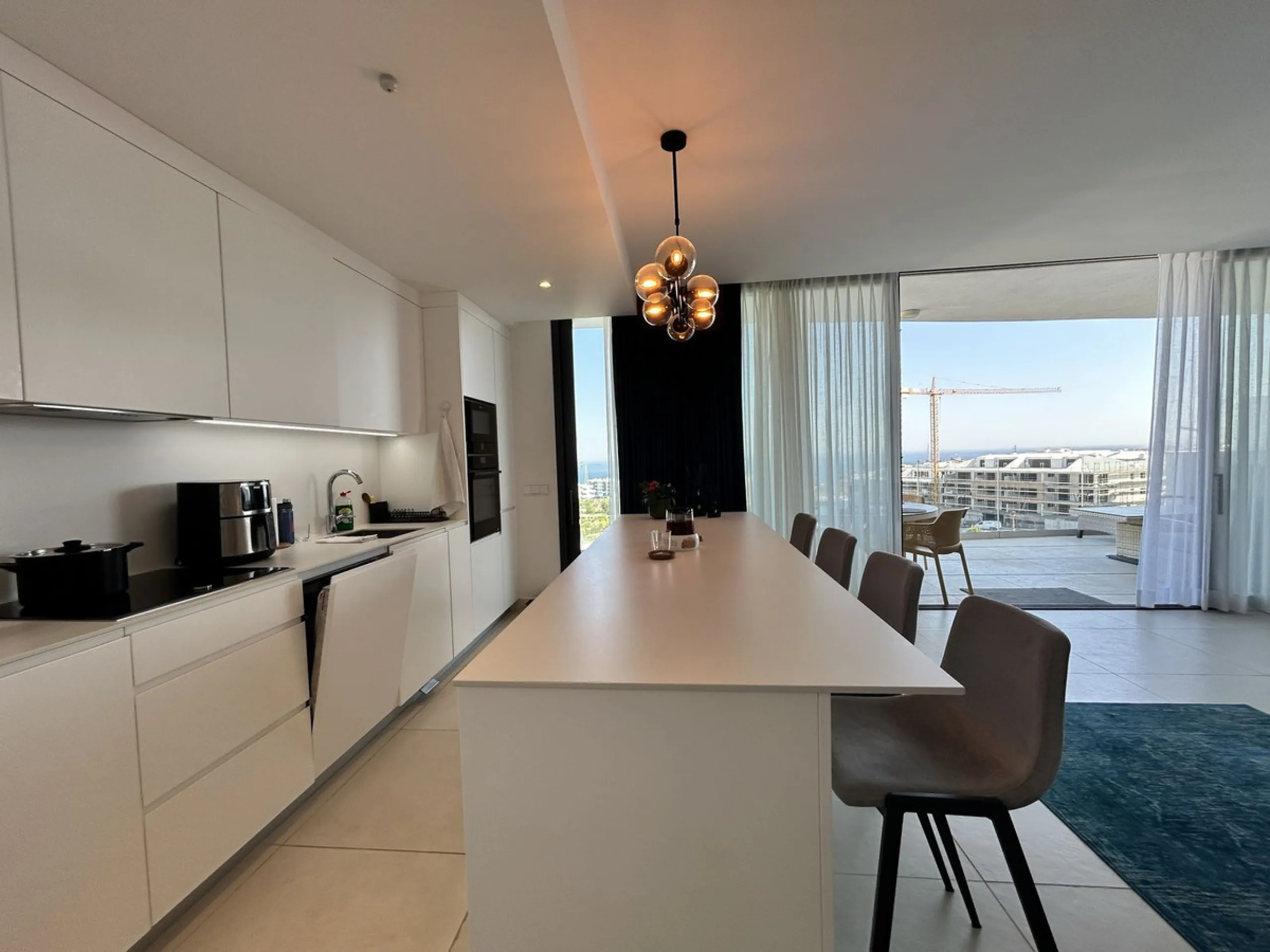 Spacious and bright 2-bedroom apartment for sale with a large terrace and stunning sea views, located in the prestigious Higuerón West development.