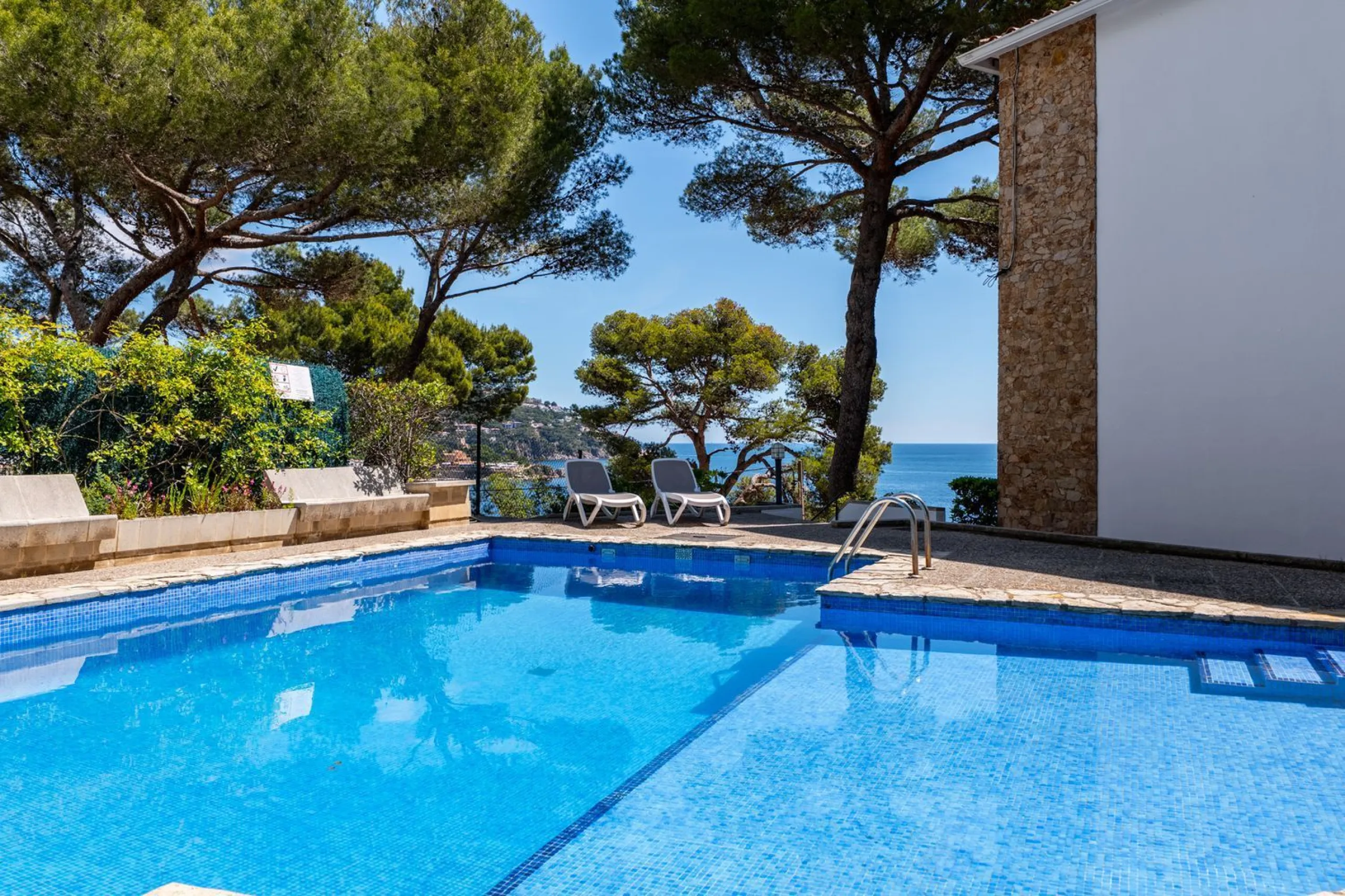 Apartamento exclusivo en primera línea de mar con terraza panorámica en Calella de Palafrugell