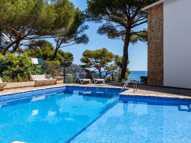 Apartamento exclusivo en primera línea de mar con terraza panorámica en Calella de Palafrugell