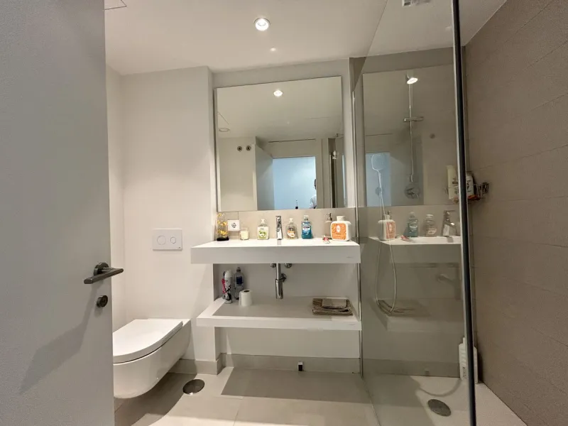Spacious and bright 2-bedroom apartment for sale with a large terrace and stunning sea views, located in the prestigious Higuerón West development.