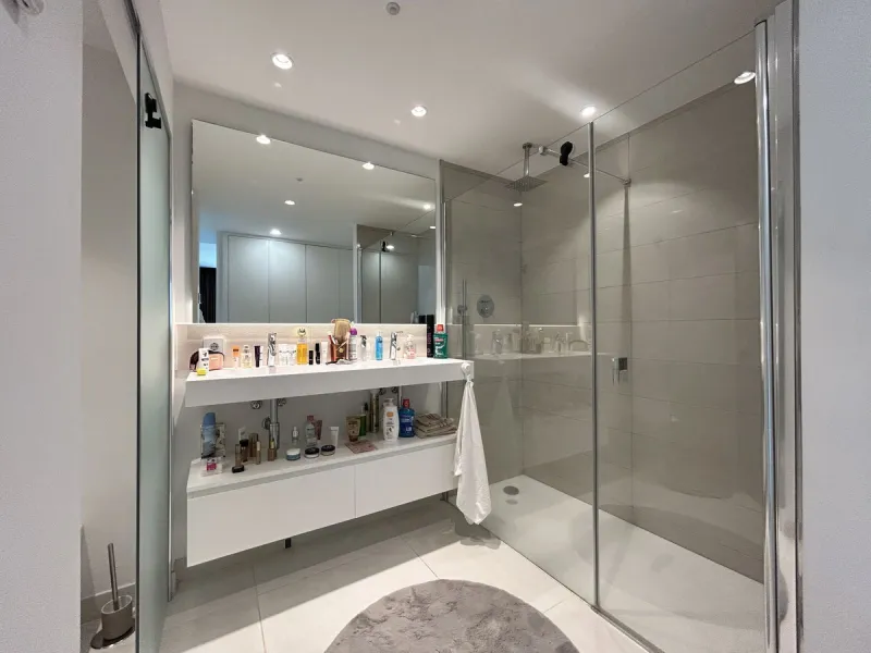 Spacious and bright 2-bedroom apartment for sale with a large terrace and stunning sea views, located in the prestigious Higuerón West development.