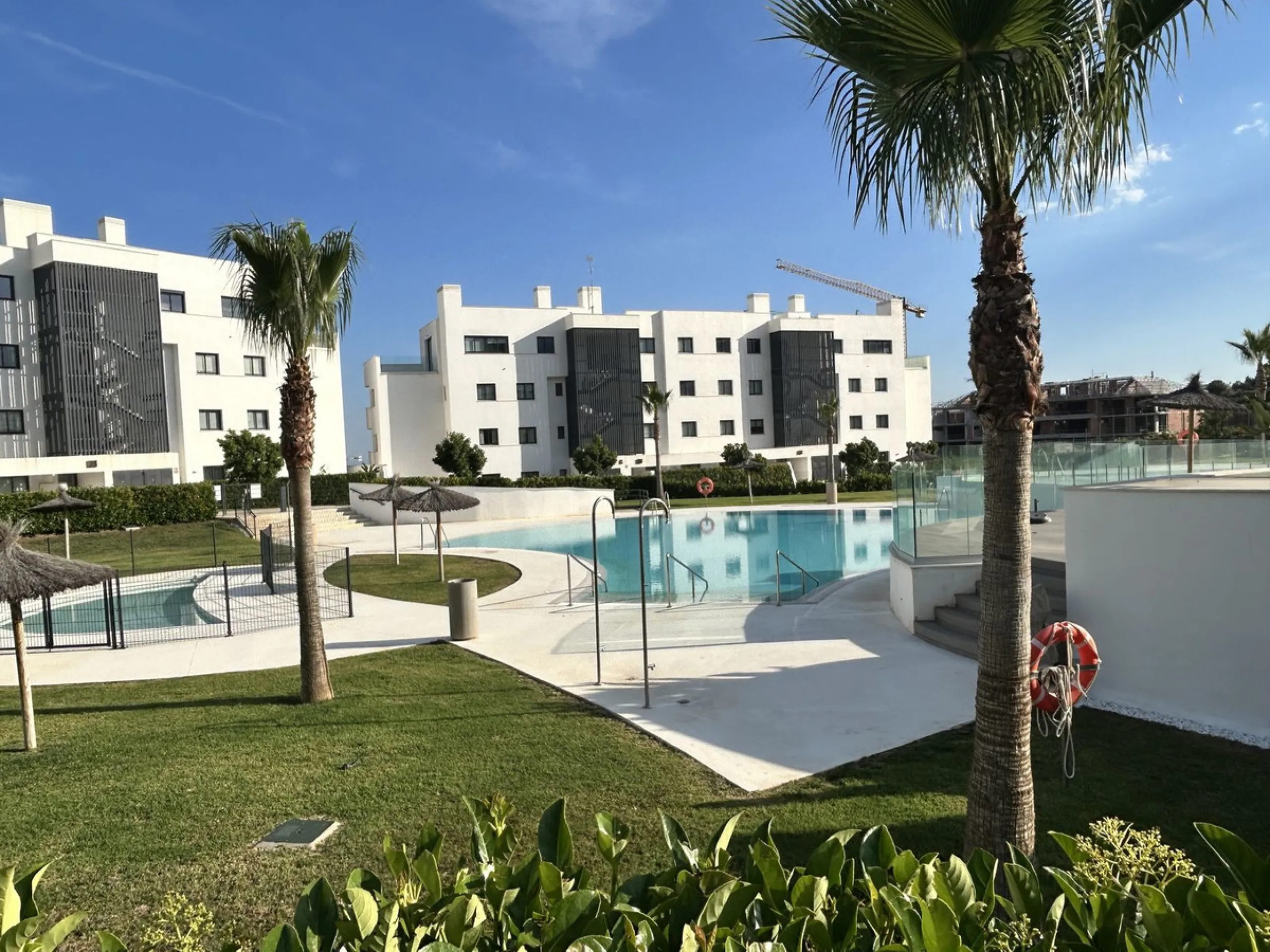 Spacious and bright 2-bedroom apartment for sale with a large terrace and stunning sea views, located in the prestigious Higuerón West development.
