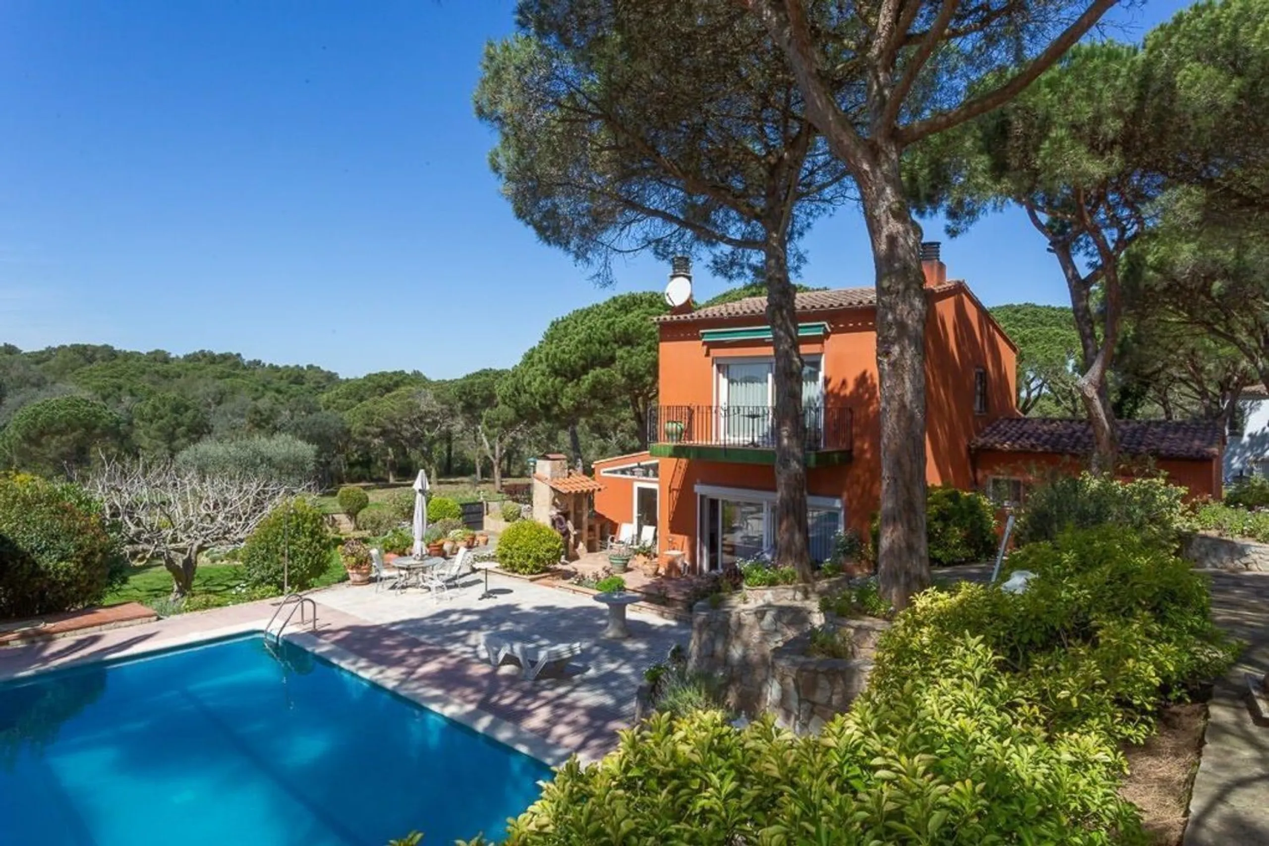 Charming Mediterranean Villa with Pool and Privacy in Calella de Palafrugell