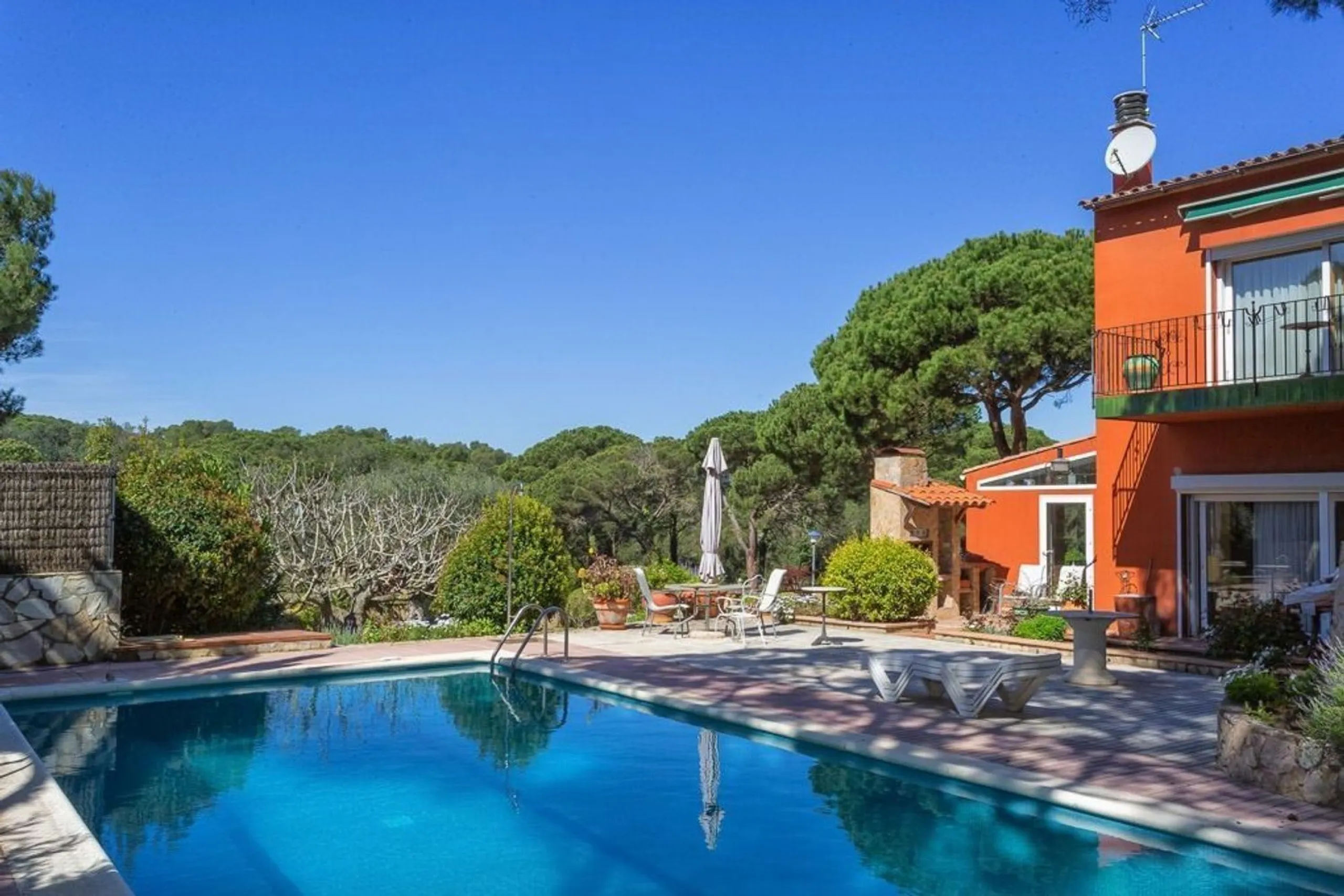 Charming Mediterranean Villa with Pool and Privacy in Calella de Palafrugell