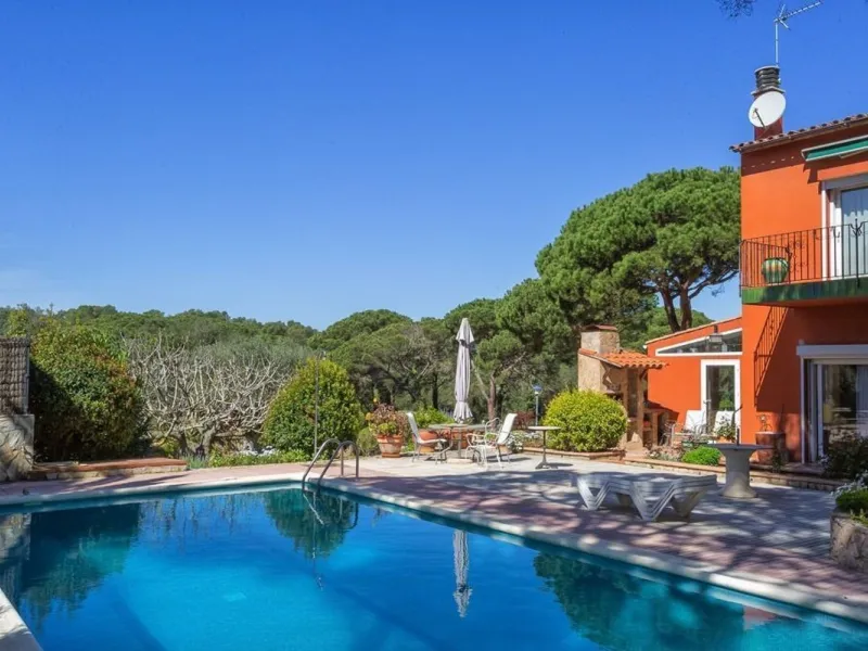 Charming Mediterranean Villa with Pool and Privacy in Calella de Palafrugell