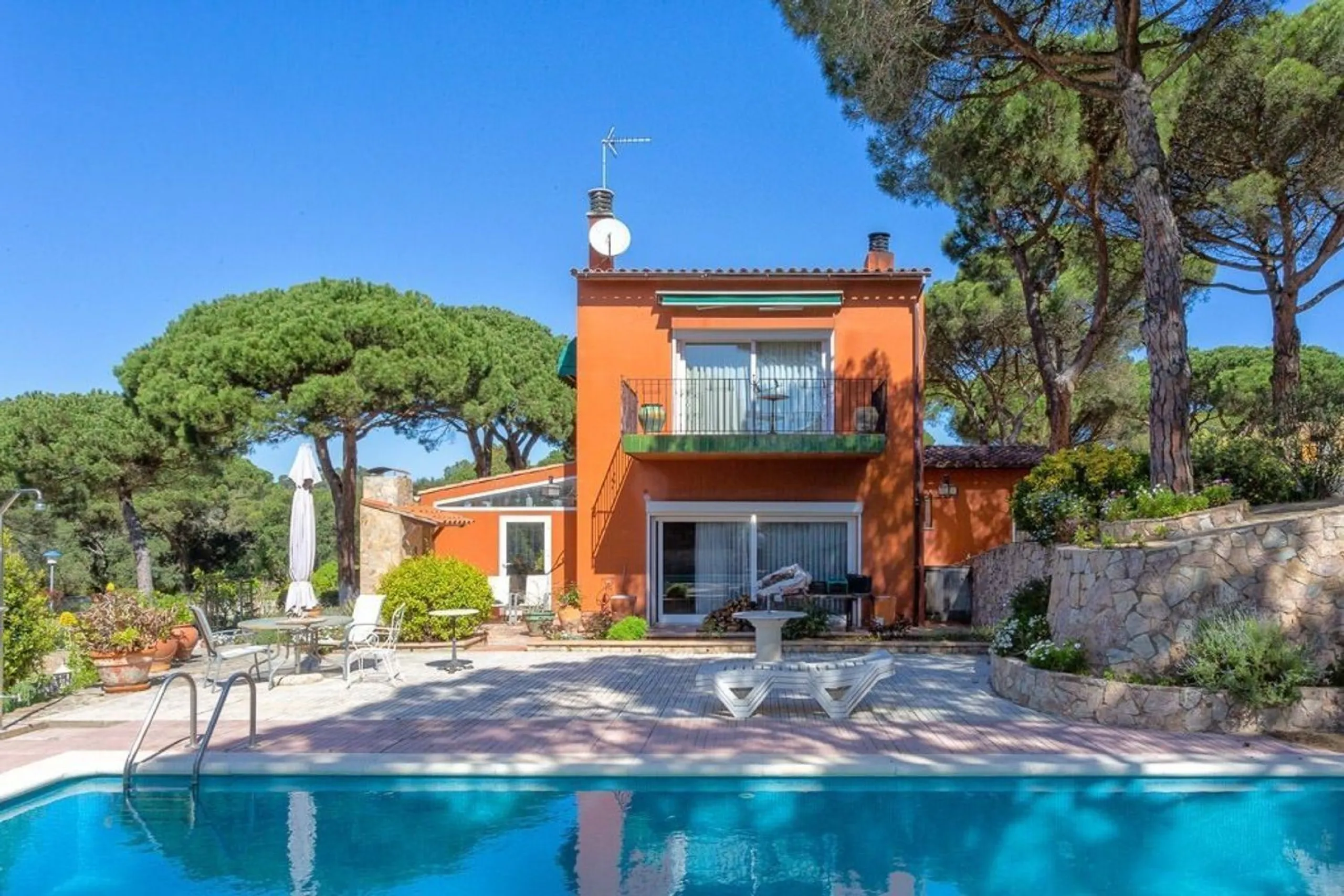 Charming Mediterranean Villa with Pool and Privacy in Calella de Palafrugell