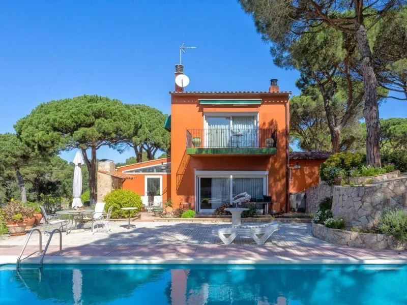 Charming Mediterranean Villa with Pool and Privacy in Calella de Palafrugell