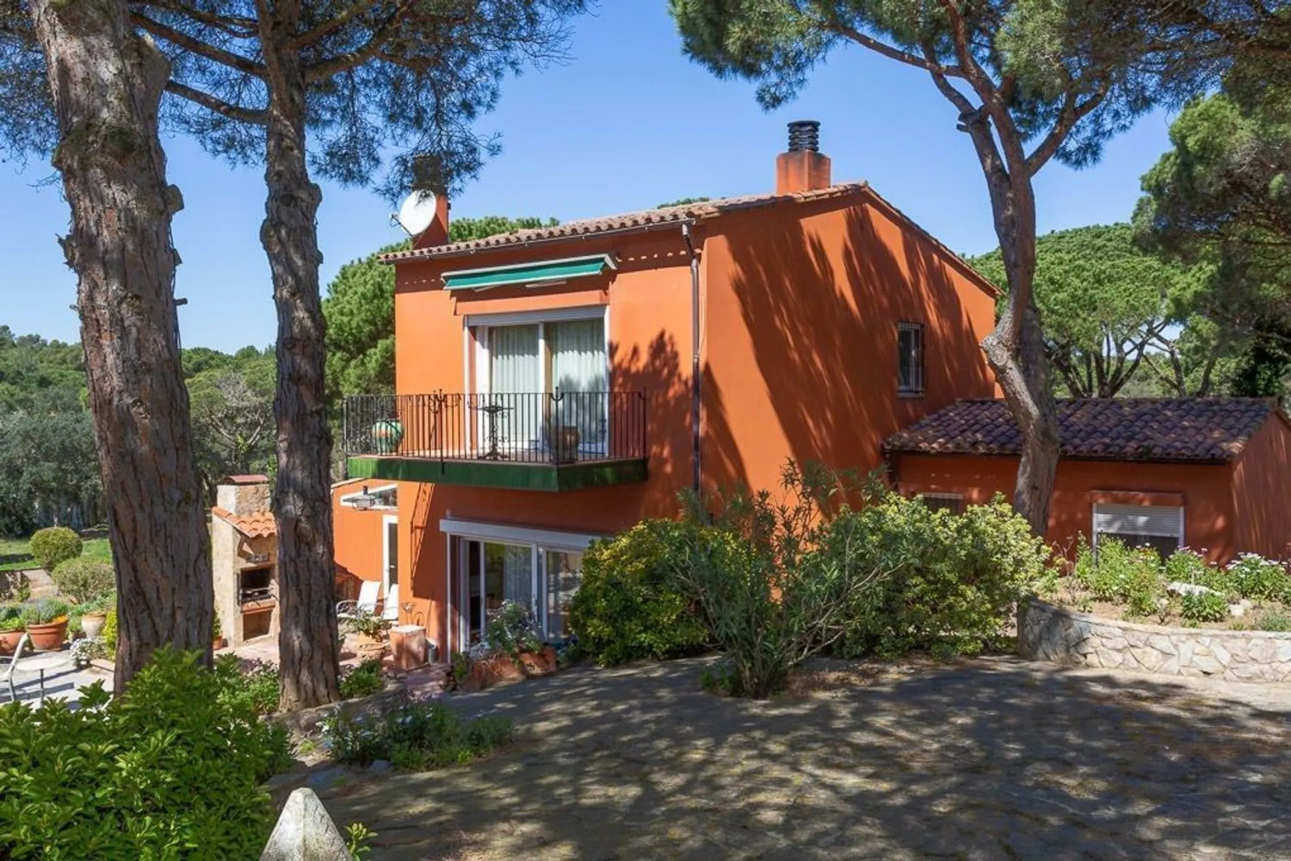 Charming Mediterranean Villa with Pool and Privacy in Calella de Palafrugell