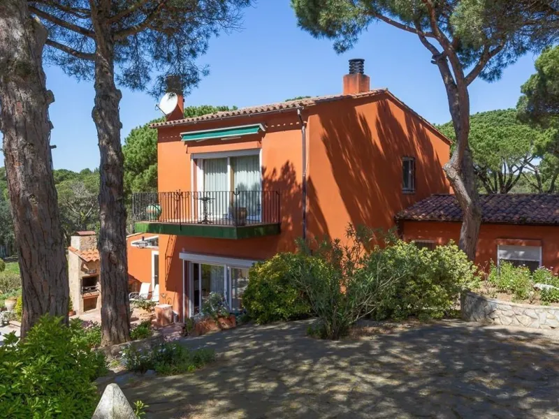 Charming Mediterranean Villa with Pool and Privacy in Calella de Palafrugell