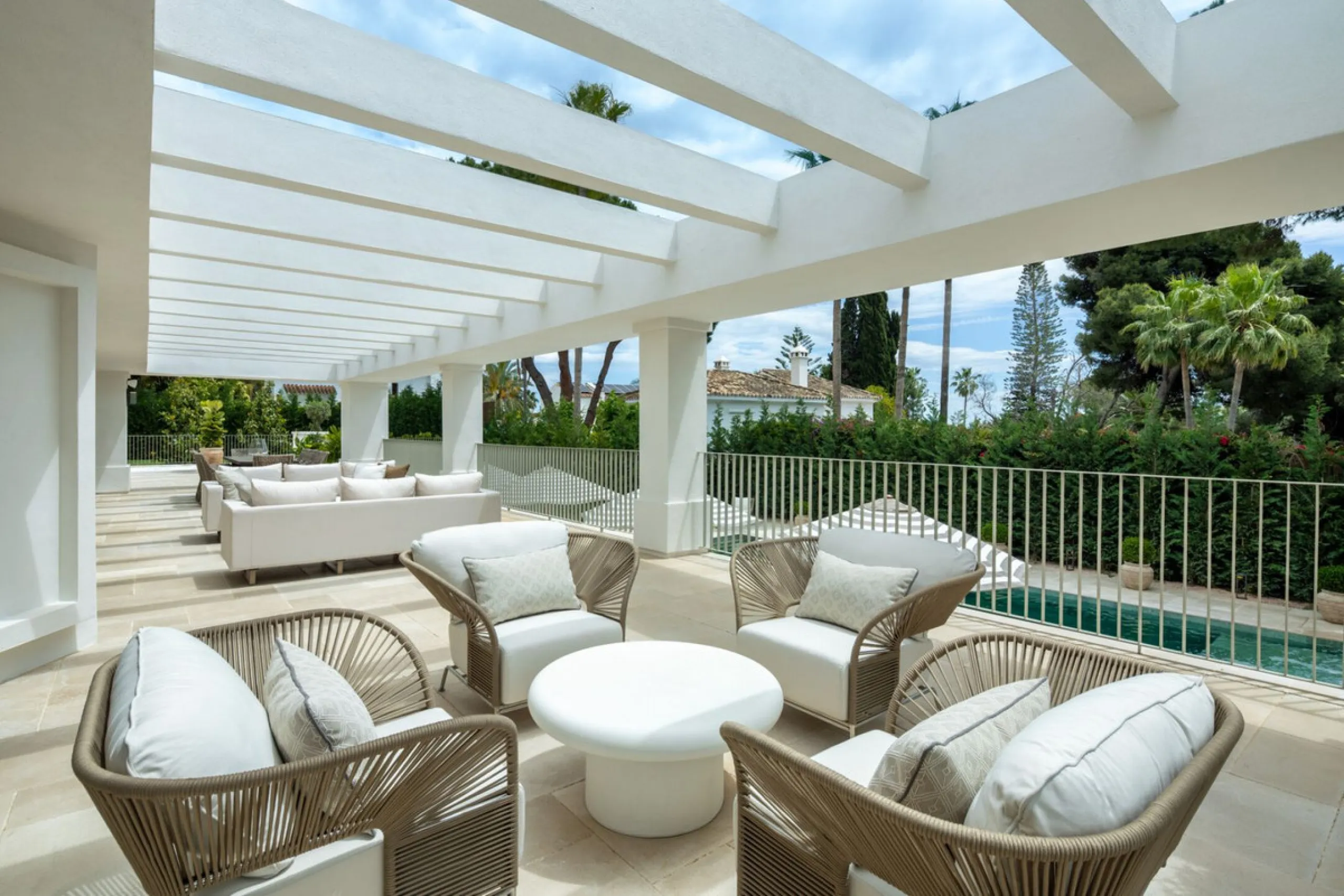 This villa is a refined, modern residence located in Rocío de Nagüeles, one of Marbella's most prestigious and private residential zones. Just minutes from the Golden Mile, the property sits on a 2,370 m² flat plot and offers 712 m² of built space thought