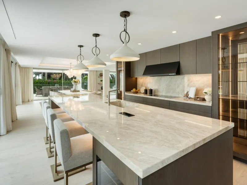 This villa is a refined, modern residence located in Rocío de Nagüeles, one of Marbella's most prestigious and private residential zones. Just minutes from the Golden Mile, the property sits on a 2,370 m² flat plot and offers 712 m² of built space thought