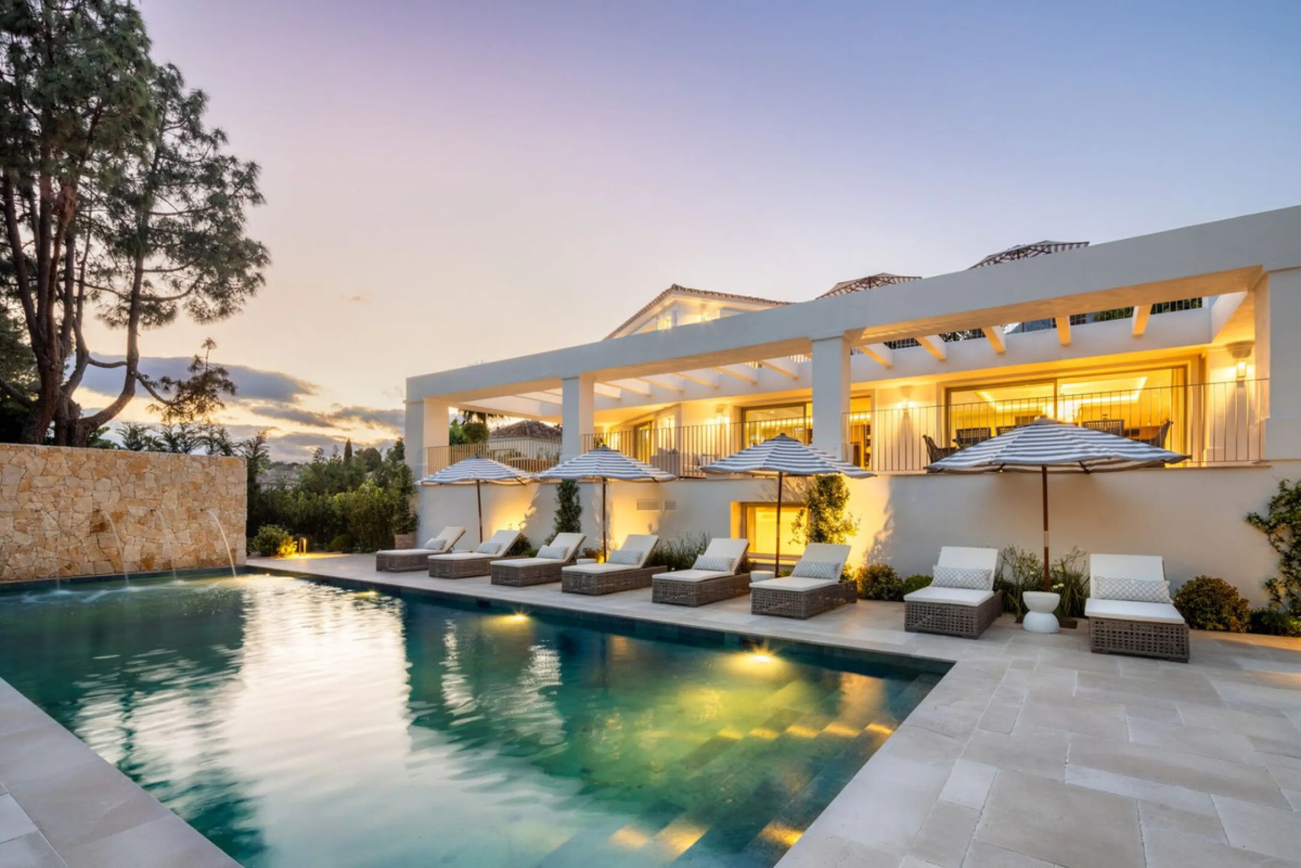 This villa is a refined, modern residence located in Rocío de Nagüeles, one of Marbella's most prestigious and private residential zones. Just minutes from the Golden Mile, the property sits on a 2,370 m² flat plot and offers 712 m² of built space thought