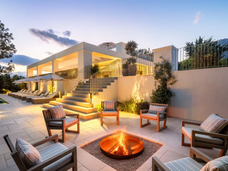 This villa is a refined, modern residence located in Rocío de Nagüeles, one of Marbella's most prestigious and private residential zones. Just minutes from the Golden Mile, the property sits on a 2,370 m² flat plot and offers 712 m² of built space thought