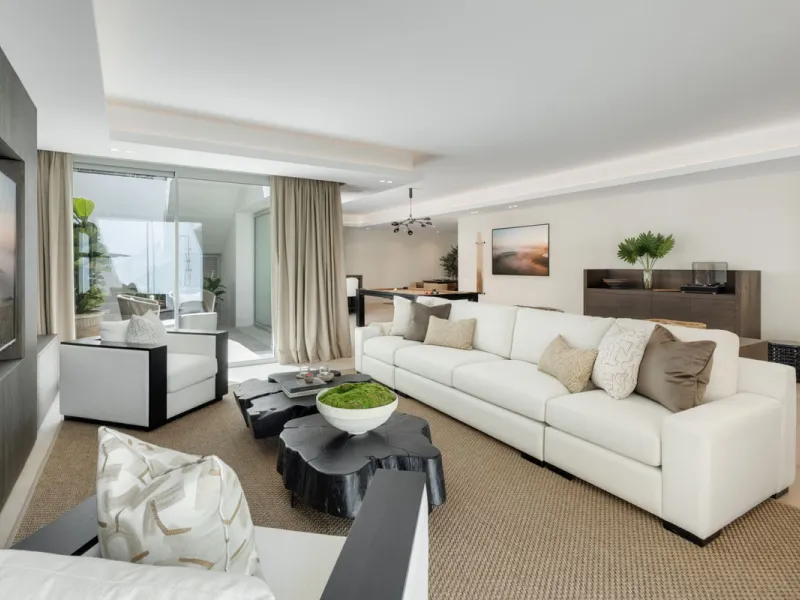 This villa is a refined, modern residence located in Rocío de Nagüeles, one of Marbella's most prestigious and private residential zones. Just minutes from the Golden Mile, the property sits on a 2,370 m² flat plot and offers 712 m² of built space thought