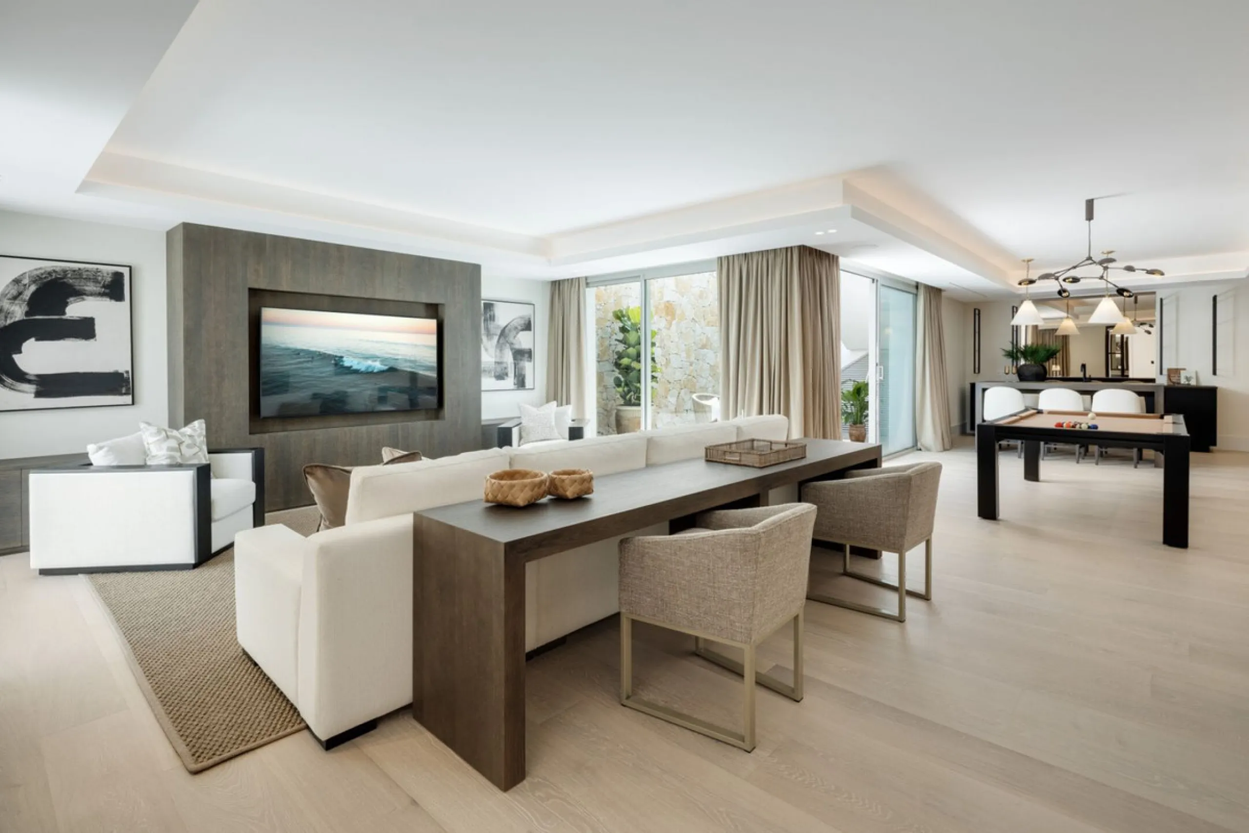 This villa is a refined, modern residence located in Rocío de Nagüeles, one of Marbella's most prestigious and private residential zones. Just minutes from the Golden Mile, the property sits on a 2,370 m² flat plot and offers 712 m² of built space thought