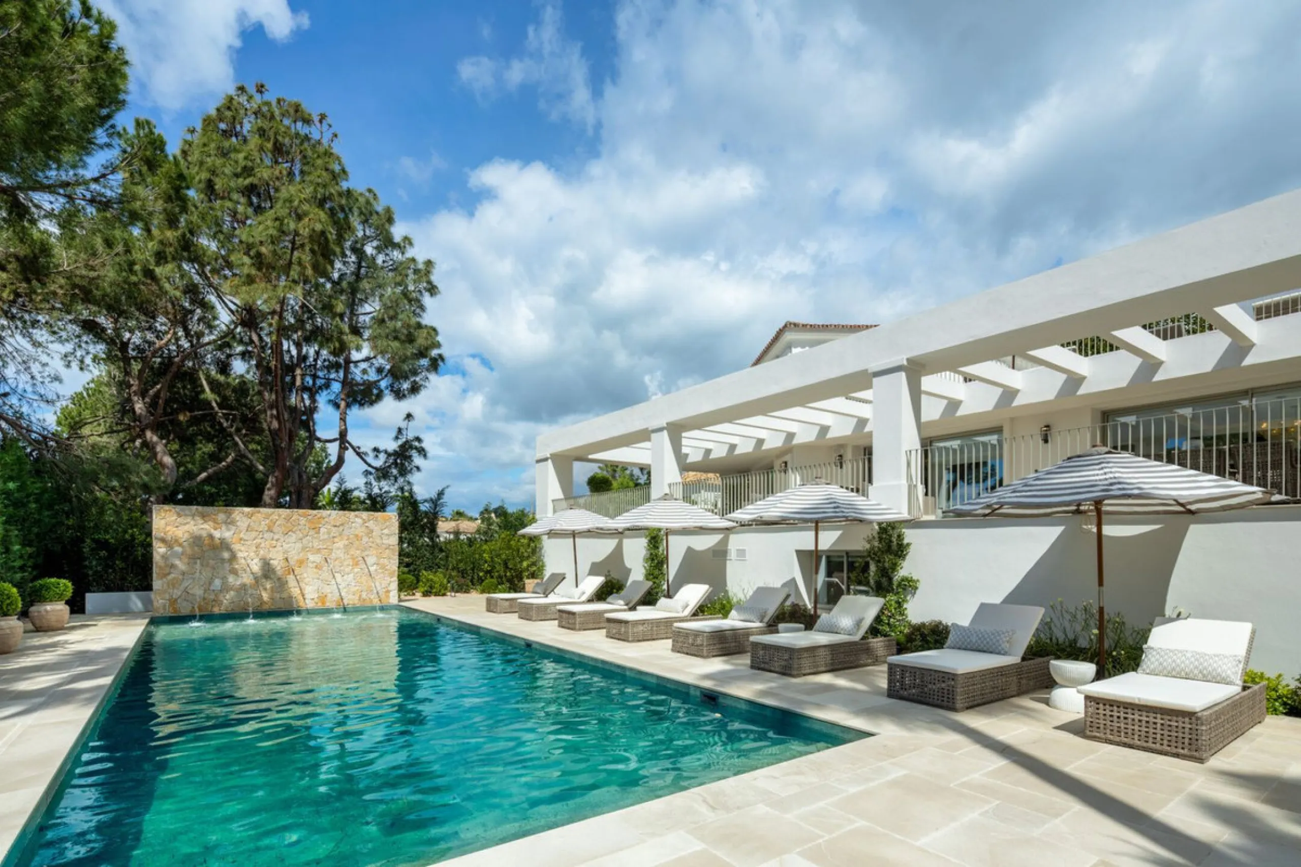 This villa is a refined, modern residence located in Rocío de Nagüeles, one of Marbella's most prestigious and private residential zones. Just minutes from the Golden Mile, the property sits on a 2,370 m² flat plot and offers 712 m² of built space thought