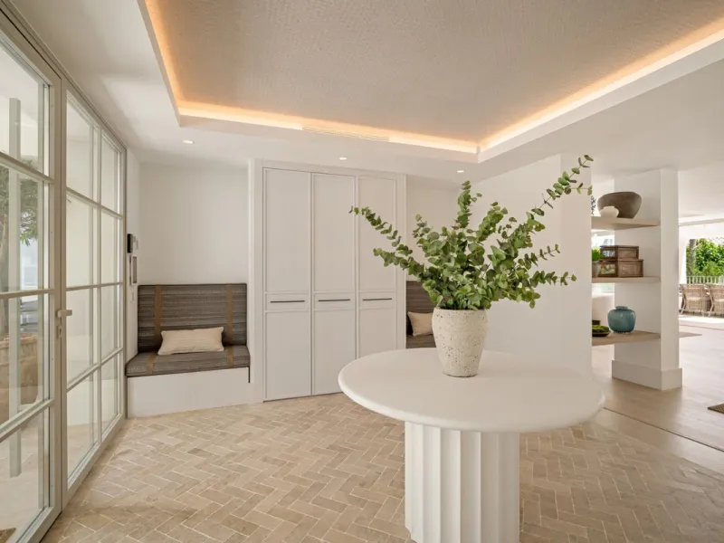 This villa is a refined, modern residence located in Rocío de Nagüeles, one of Marbella's most prestigious and private residential zones. Just minutes from the Golden Mile, the property sits on a 2,370 m² flat plot and offers 712 m² of built space thought
