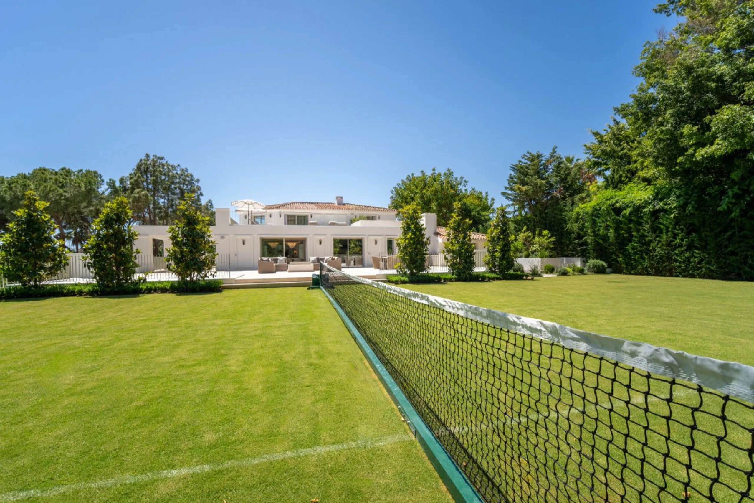 This villa is a refined, modern residence located in Rocío de Nagüeles, one of Marbella's most prestigious and private residential zones. Just minutes from the Golden Mile, the property sits on a 2,370 m² flat plot and offers 712 m² of built space thought