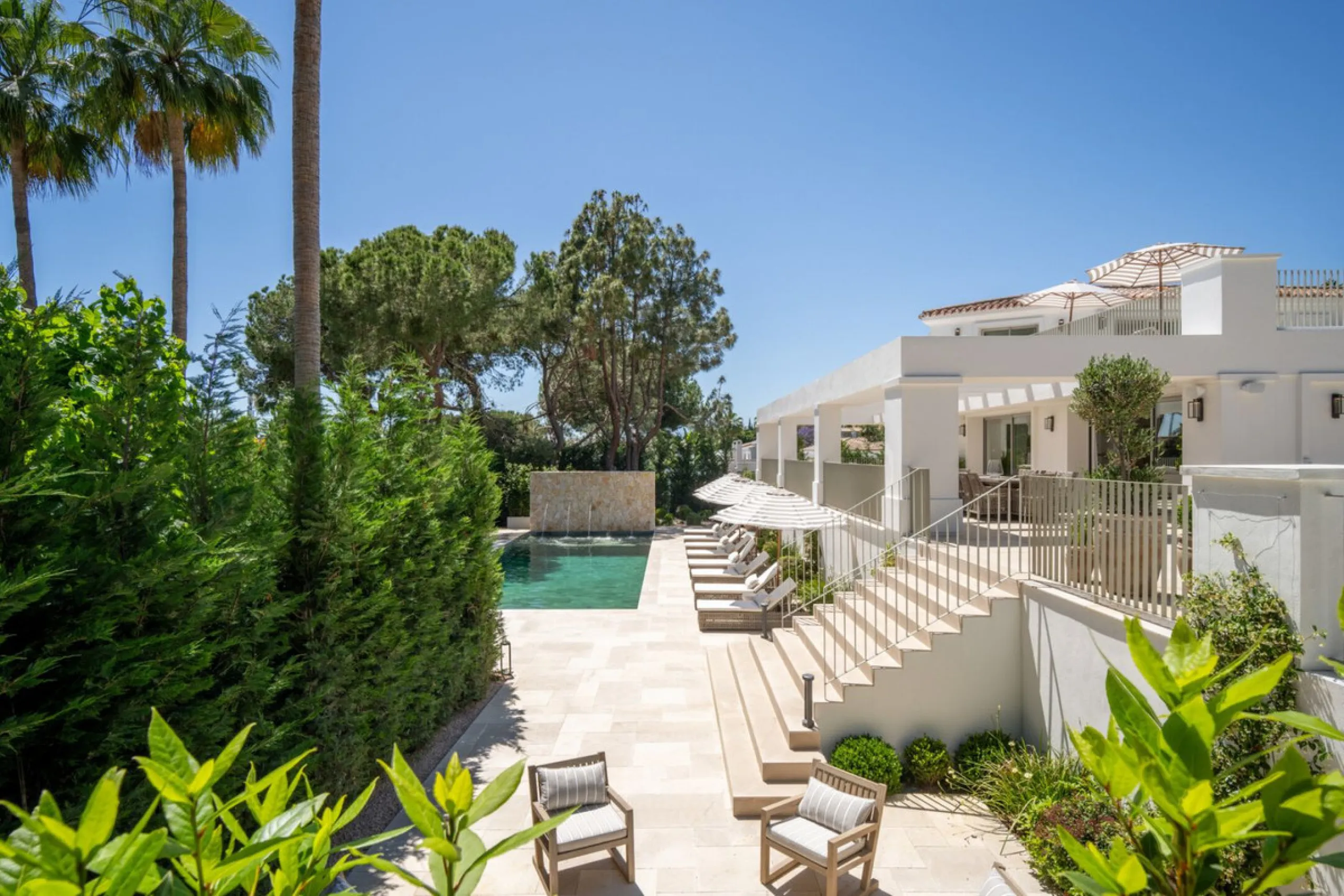 This villa is a refined, modern residence located in Rocío de Nagüeles, one of Marbella's most prestigious and private residential zones. Just minutes from the Golden Mile, the property sits on a 2,370 m² flat plot and offers 712 m² of built space thought