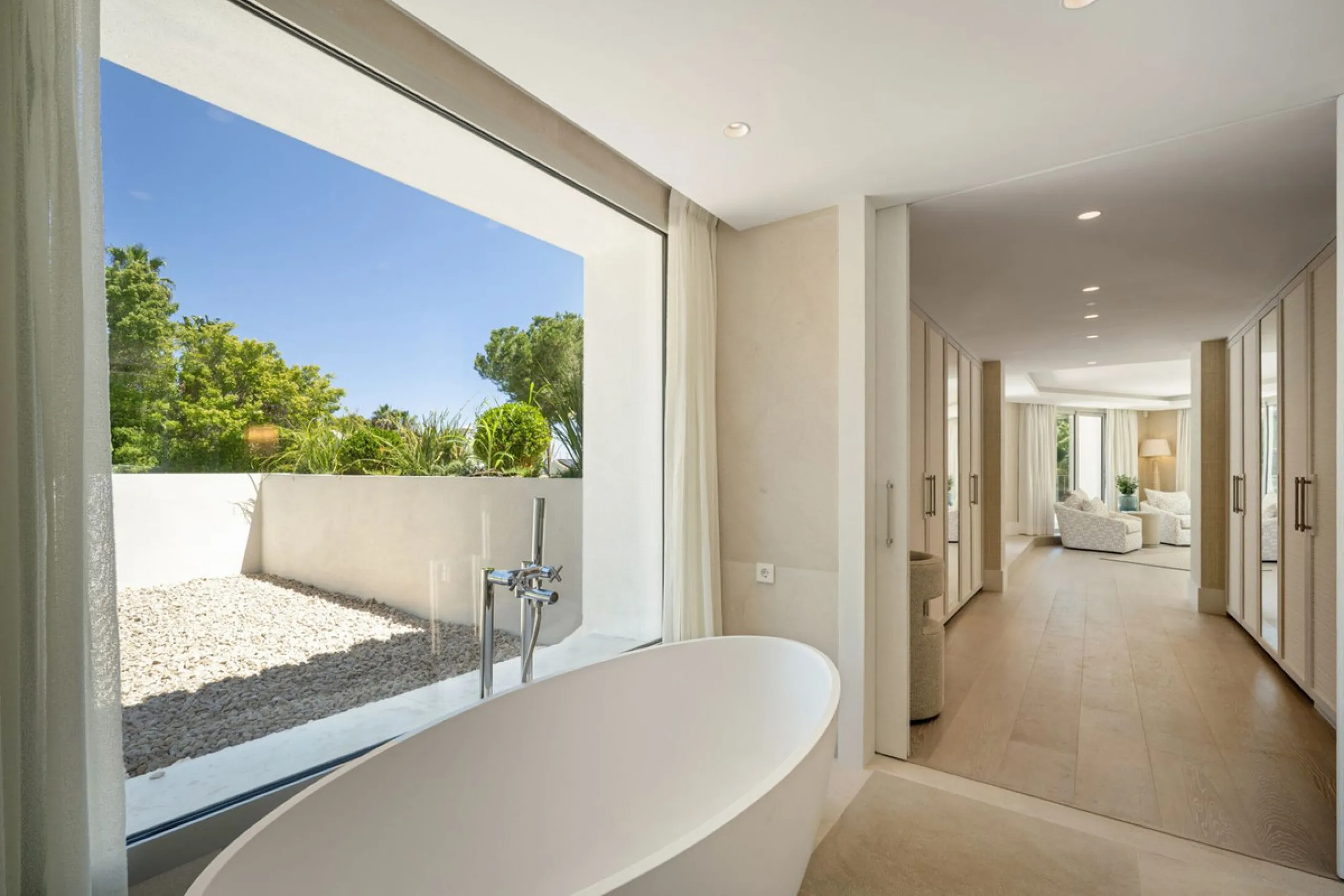 This villa is a refined, modern residence located in Rocío de Nagüeles, one of Marbella's most prestigious and private residential zones. Just minutes from the Golden Mile, the property sits on a 2,370 m² flat plot and offers 712 m² of built space thought