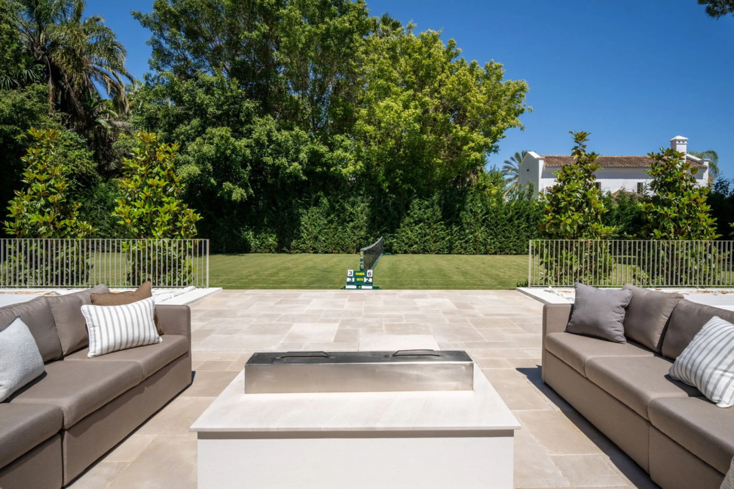 This villa is a refined, modern residence located in Rocío de Nagüeles, one of Marbella's most prestigious and private residential zones. Just minutes from the Golden Mile, the property sits on a 2,370 m² flat plot and offers 712 m² of built space thought
