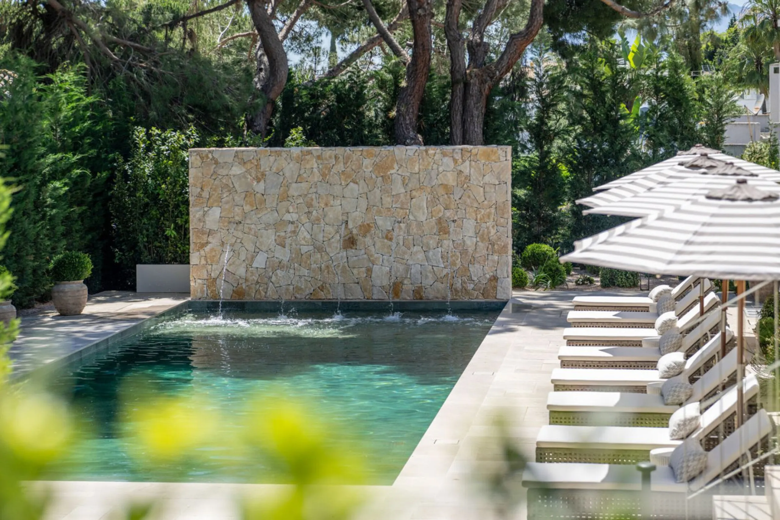 This villa is a refined, modern residence located in Rocío de Nagüeles, one of Marbella's most prestigious and private residential zones. Just minutes from the Golden Mile, the property sits on a 2,370 m² flat plot and offers 712 m² of built space thought