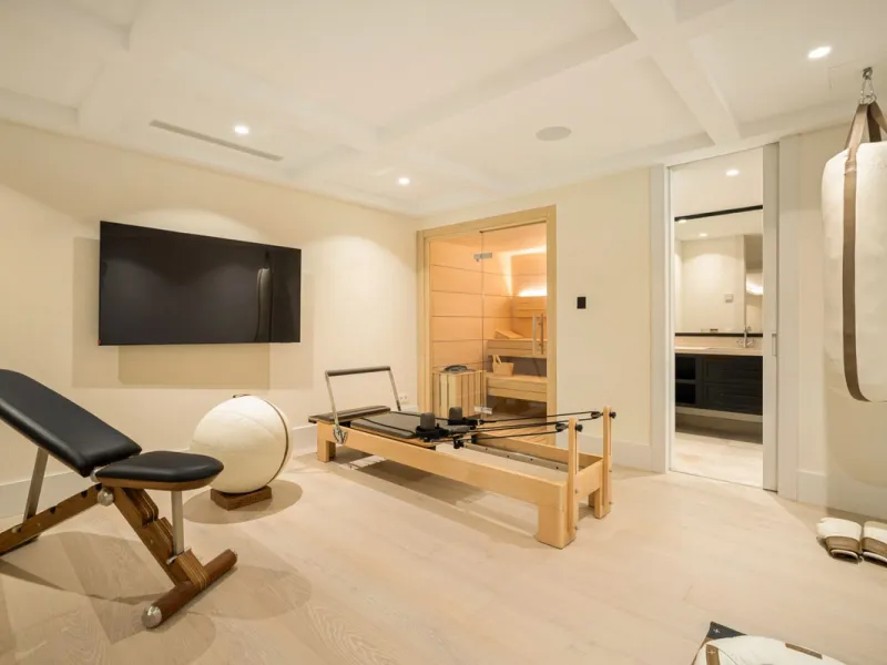This villa is a refined, modern residence located in Rocío de Nagüeles, one of Marbella's most prestigious and private residential zones. Just minutes from the Golden Mile, the property sits on a 2,370 m² flat plot and offers 712 m² of built space thought