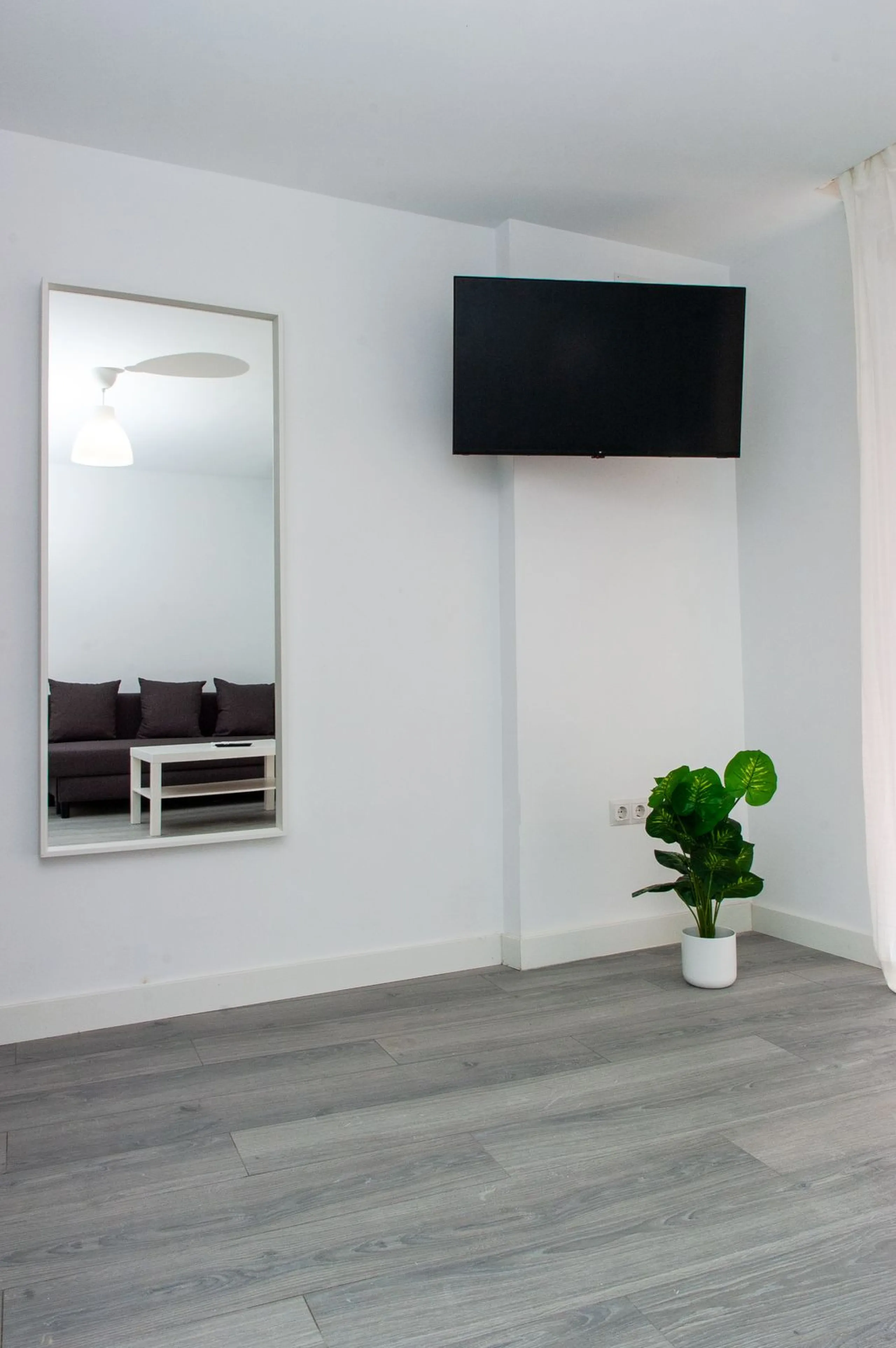 Opportunity on the Costa del Sol! Charming Renovated Apartment with Sea Views in Fuengirola