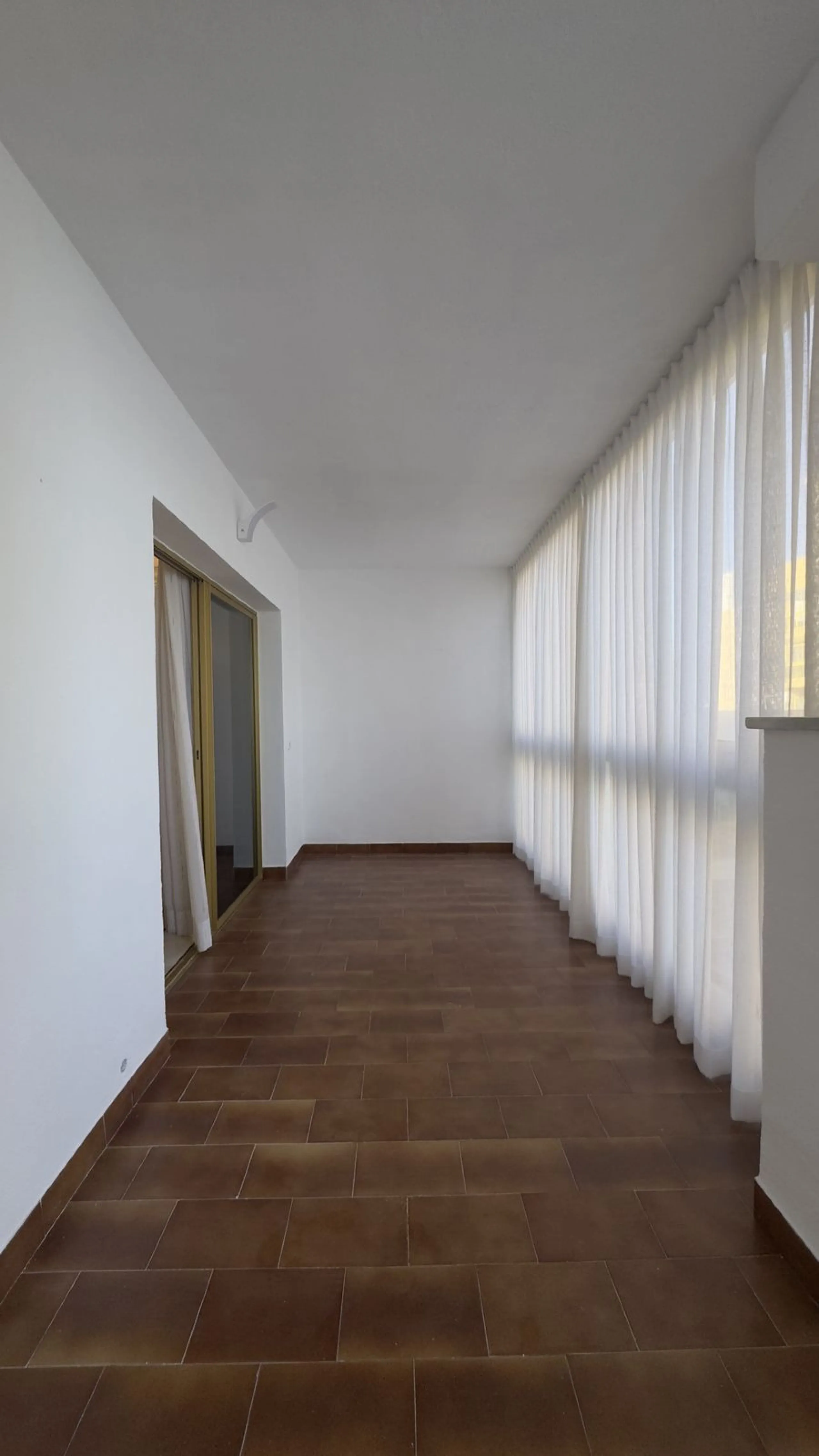 Wake up to the sound of the waves and enjoy Marbella's iconic lifestyle in this beautifully located 1-bedroom apartment, set on the first line of the beach in the very center of town.