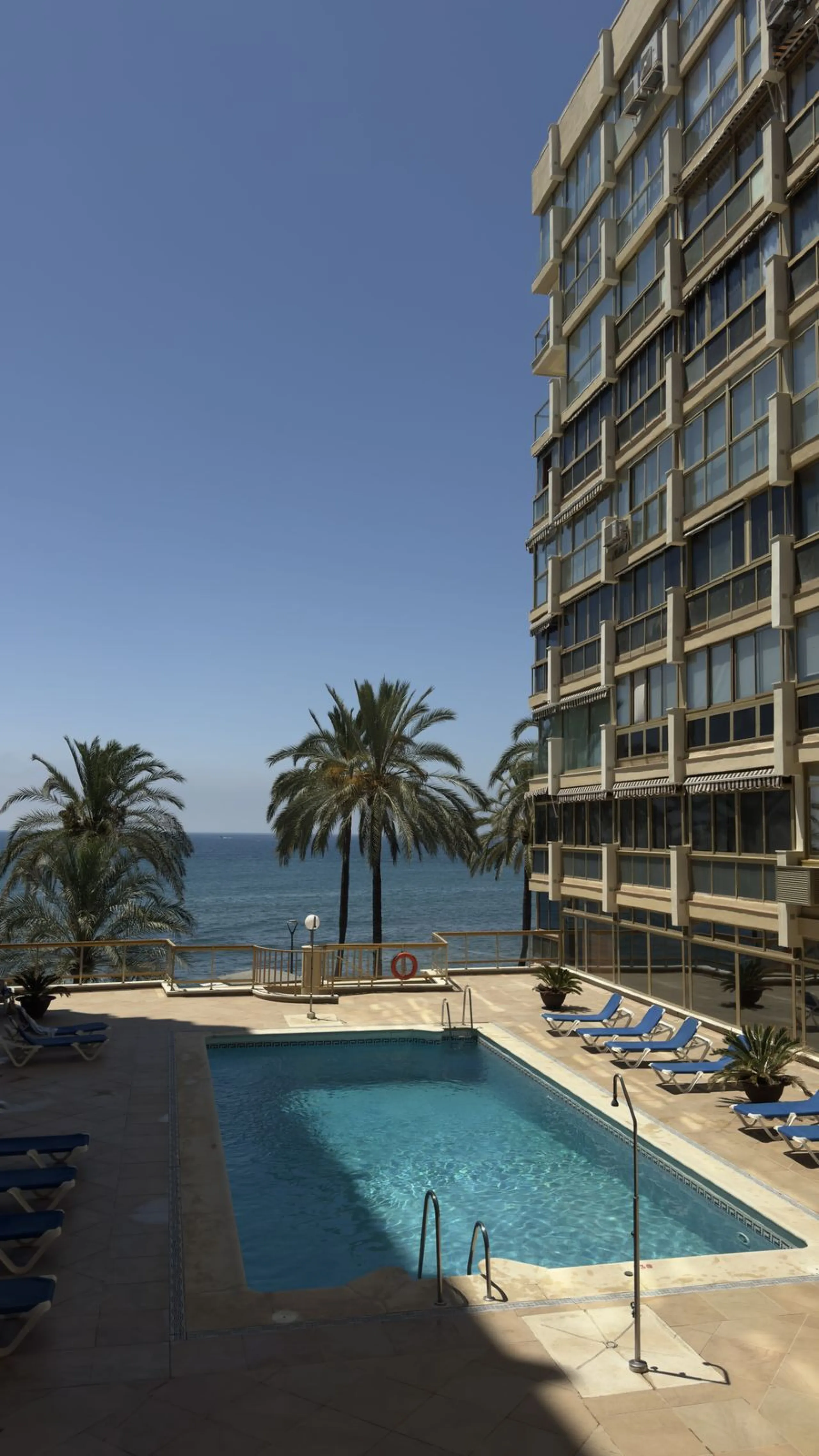 Wake up to the sound of the waves and enjoy Marbella's iconic lifestyle in this beautifully located 1-bedroom apartment, set on the first line of the beach in the very center of town.