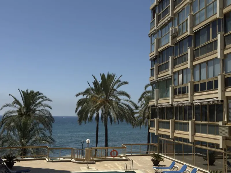 Wake up to the sound of the waves and enjoy Marbella's iconic lifestyle in this beautifully located 1-bedroom apartment, set on the first line of the beach in the very center of town.