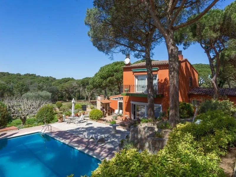 Charming Mediterranean Villa with Pool and Privacy in Calella de Palafrugell