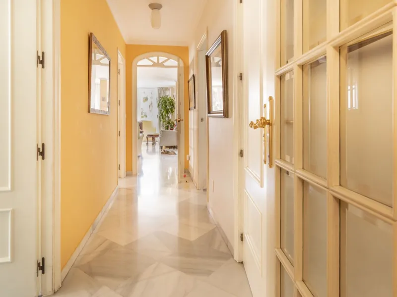 Apartment - Middle Floor Apartment в продаже в Málaga, Málaga. В доме 4 спален и 4 ванных комнат. Площадь дома 221 м²