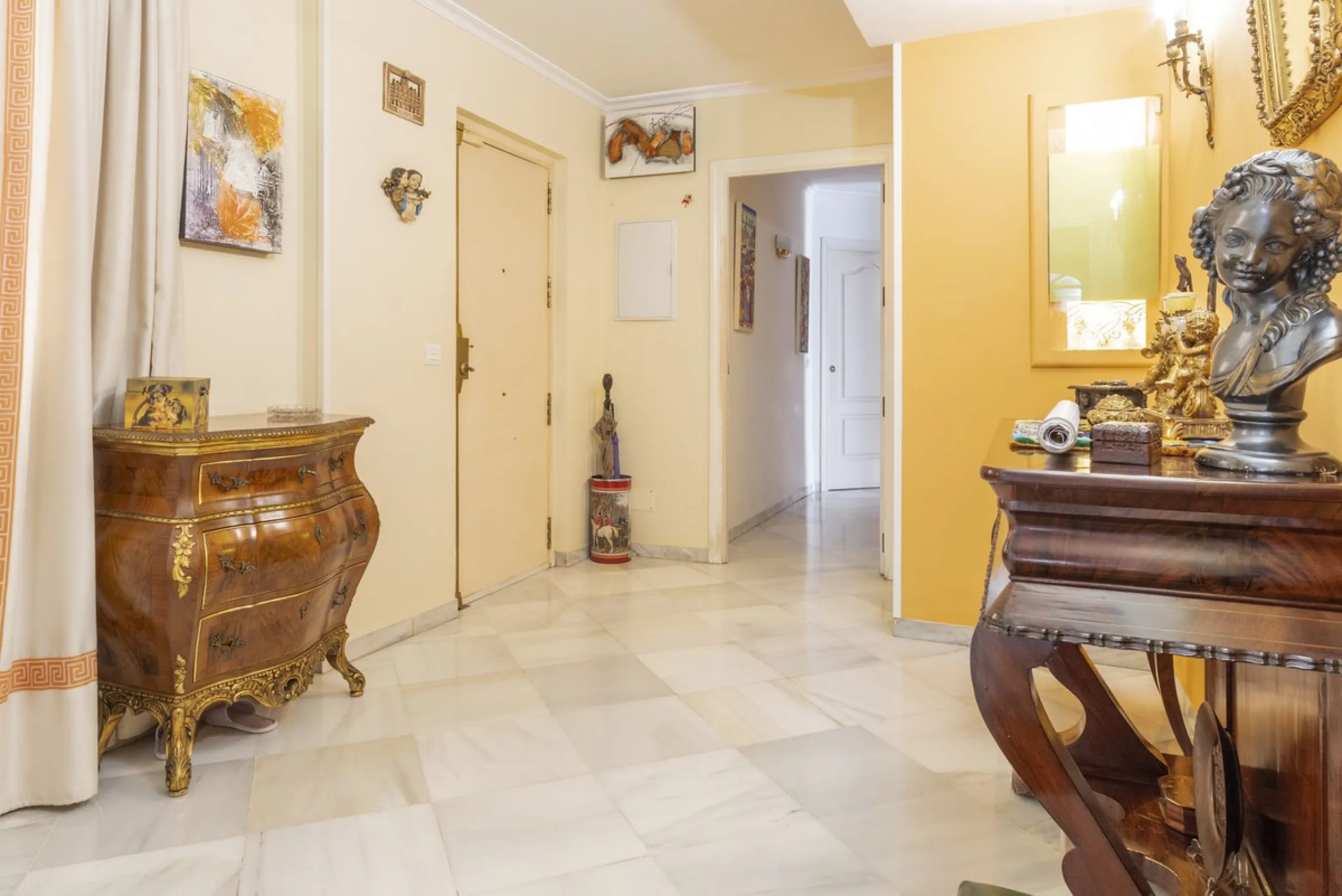 Apartment - Middle Floor Apartment в продаже в Málaga, Málaga. В доме 4 спален и 4 ванных комнат. Площадь дома 221 м²