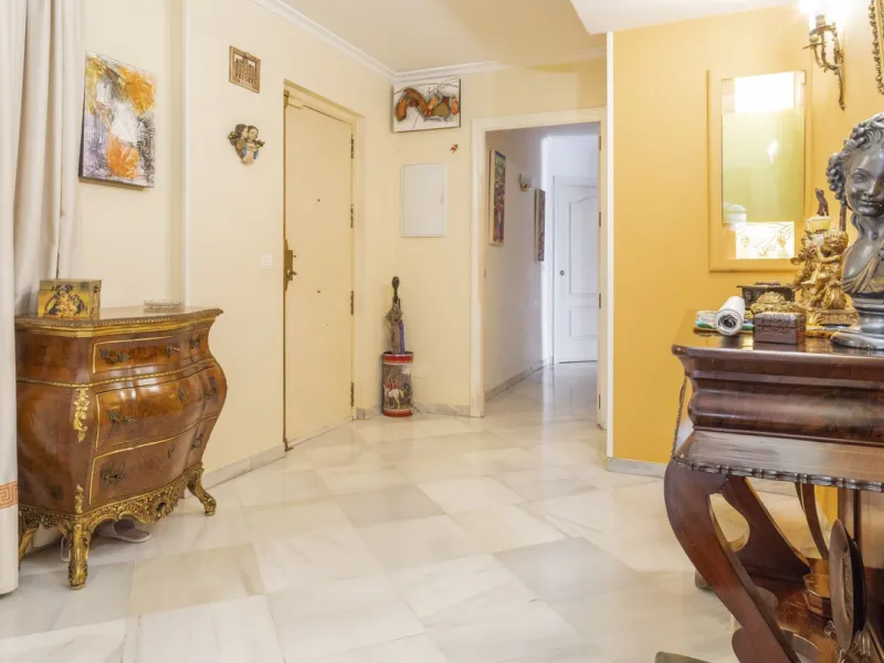 Apartment - Middle Floor Apartment в продаже в Málaga, Málaga. В доме 4 спален и 4 ванных комнат. Площадь дома 221 м²