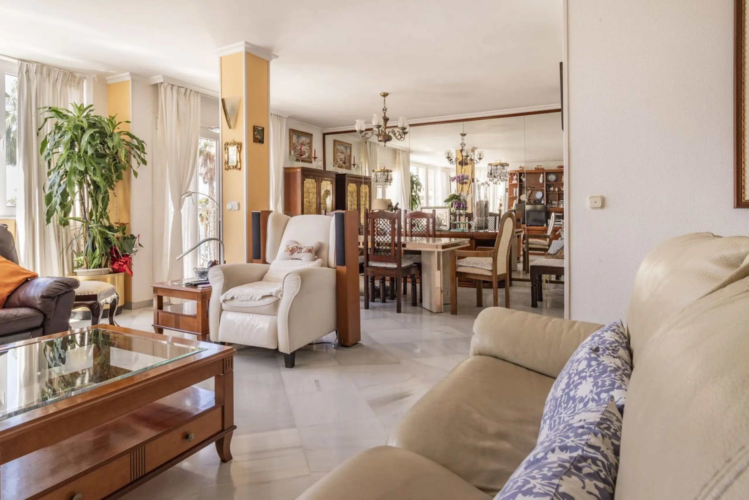 Apartment - Middle Floor Apartment в продаже в Málaga, Málaga. В доме 4 спален и 4 ванных комнат. Площадь дома 221 м²
