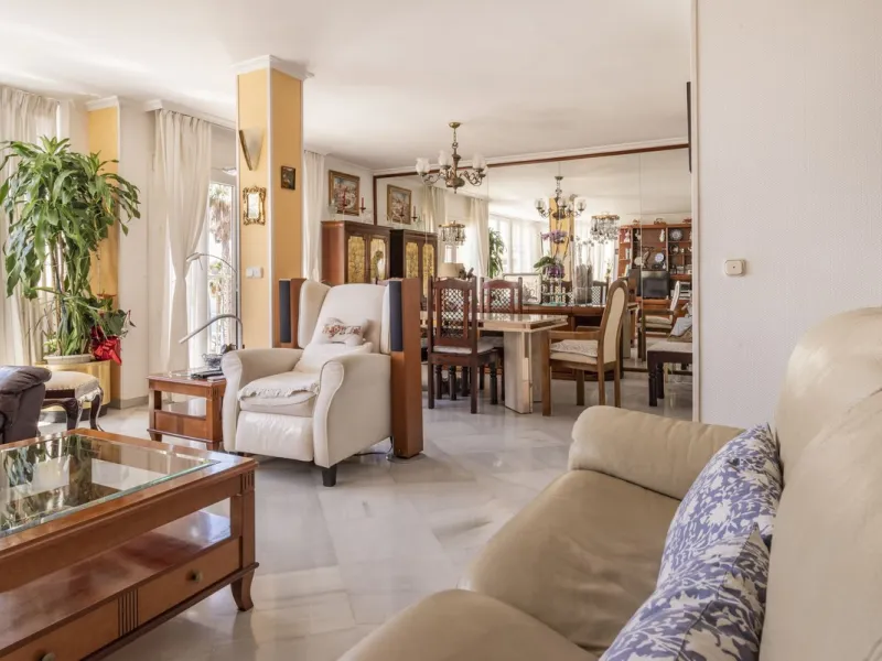 Apartment - Middle Floor Apartment в продаже в Málaga, Málaga. В доме 4 спален и 4 ванных комнат. Площадь дома 221 м²